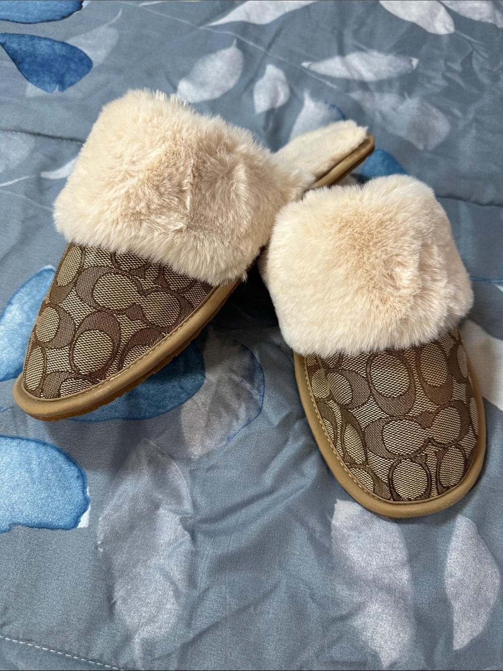NWOT Coach Ziva Tan Signature Logo Slippers w/Cream Faux-Fur Trim Sz 7 - Picture 5 of 12